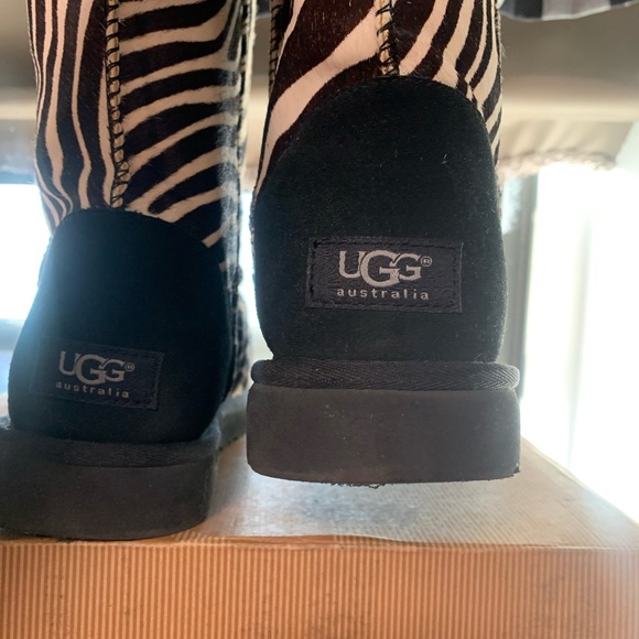 UGG Australia Women’s Classic Short Exotic Boot - Picture 12 of 16